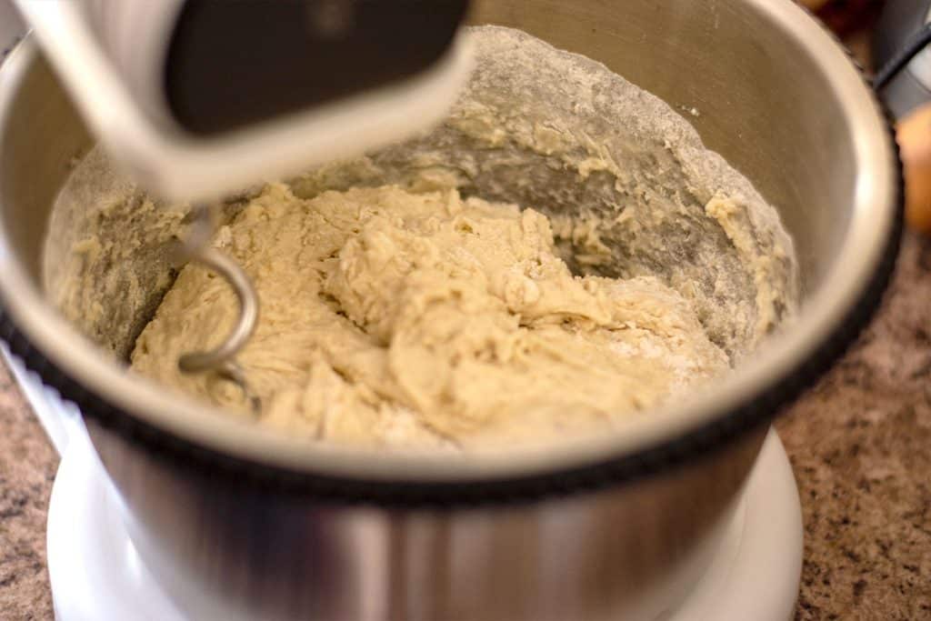 Pan casero mezclar ingredientes